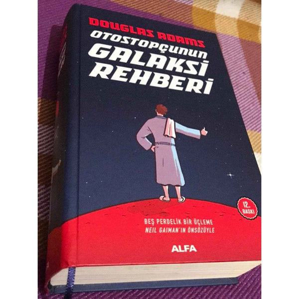 Douglas Adams "Otostopçunun Galaksi Rehberi"